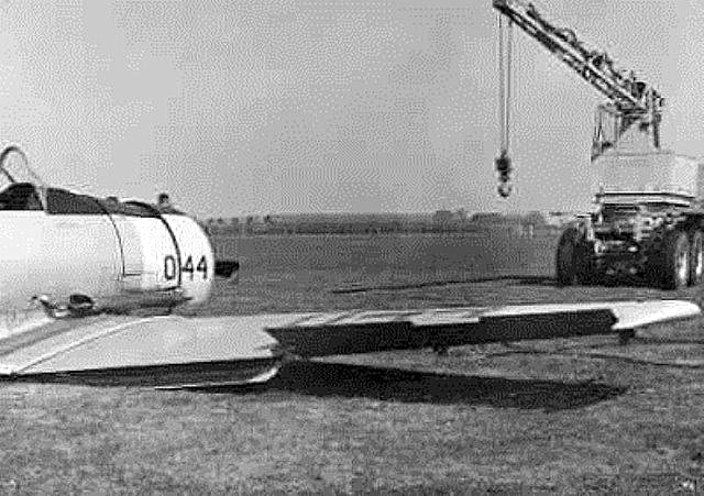 Naam: North American UT-6 Harvard, trainer voor voortgezette vliegopleiding, gecrashed op MVK De Kooy..jpg
Bekeken: 1570
Grootte: 92,9 KB