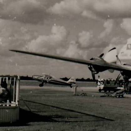 Naam: ATL98 Carvair British United Airways, Zestienhoven Airport 1962.JPG
Bekeken: 711
Grootte: 24,3 KB
