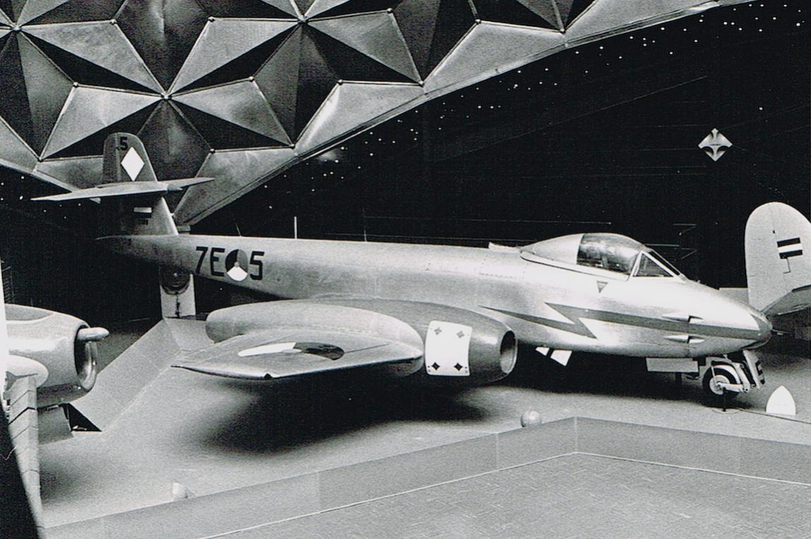 Naam: 13. Meteor 8, 7E-6.jpg
Bekeken: 1709
Grootte: 139,6 KB