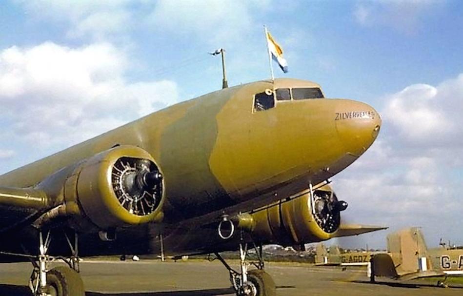 Naam: Foto 32. G-AGBE %22Zilverreiger%22 van BOAC (ex PH-ARZ KLM) op Whitchurch, UK 1942. Douglas DC-3.jpg
Bekeken: 1393
Grootte: 61,1 KB