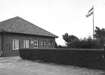 Naam: Bureau CMLD op het MVKV, 1955 tot--.jpg
Bekeken: 734
Grootte: 12,1 KB