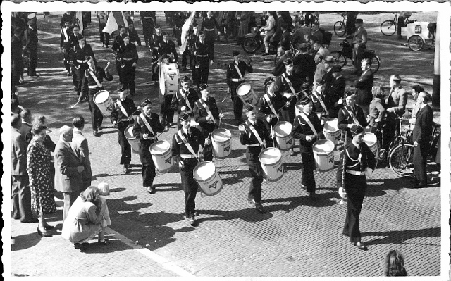 Naam: Trommelen voor KLM dertig jaar.jpg
Bekeken: 924
Grootte: 235,8 KB