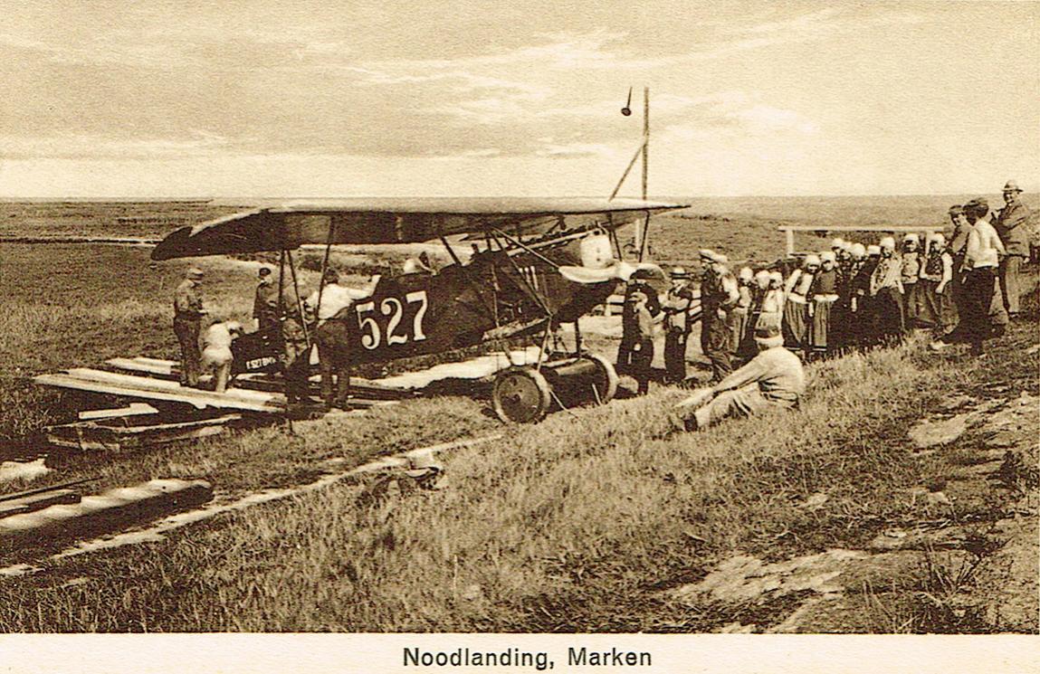 Naam: Kaart 330. '527'. Fokker . Noodlanding te Marken.jpg
Bekeken: 874
Grootte: 203,9 KB