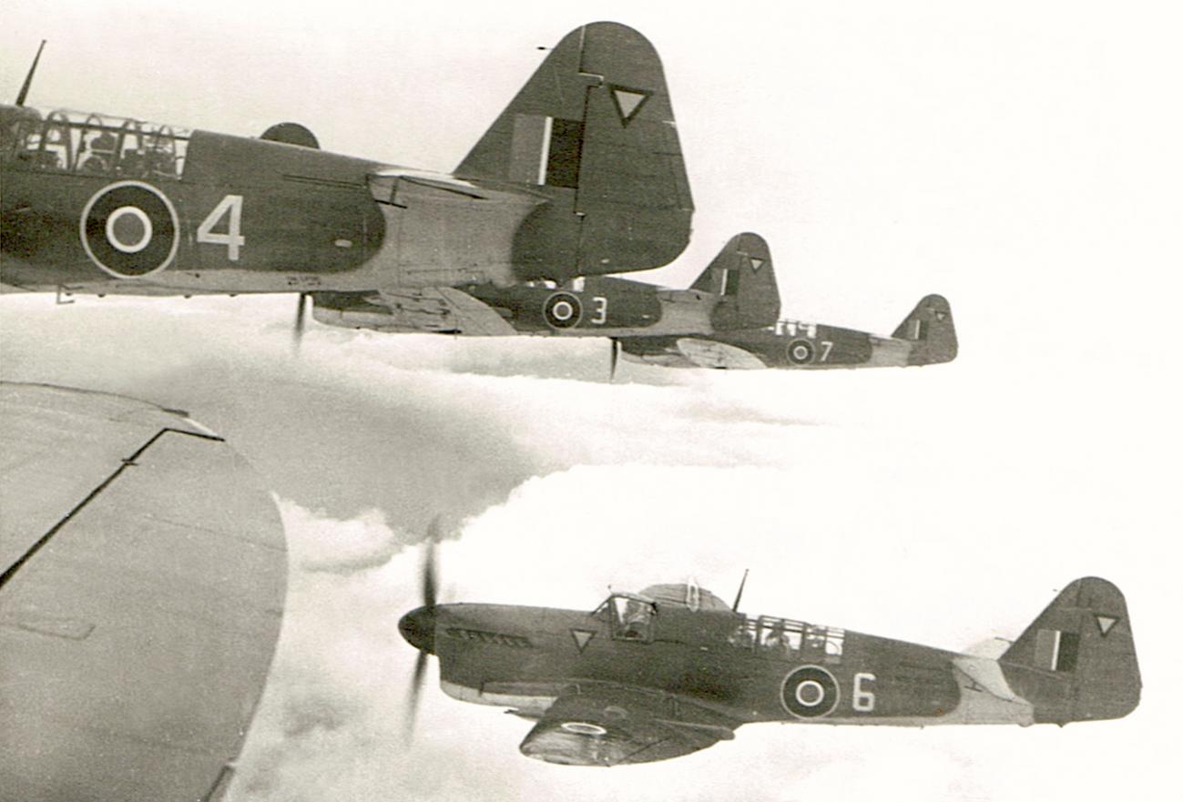 Naam: 860 Sqn, RNethNAS (Koninklijke Marine), Fairey Firefly FR.1 PP484 '6' out of Perau, Morokrembang.jpg
Bekeken: 595
Grootte: 98,2 KB