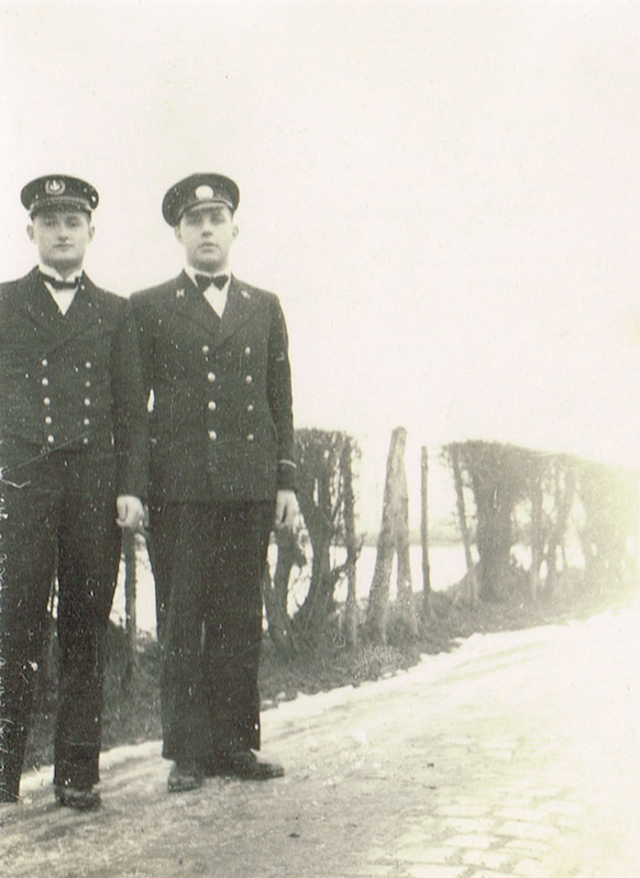 Naam: NLS 3. instructeur(?) en leerling-piloot NLS?.jpeg
Bekeken: 1044
Grootte: 330,4 KB