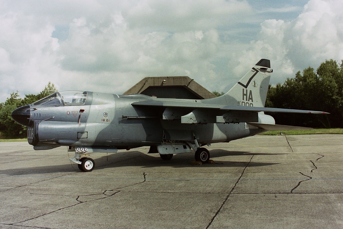 Naam: AL04 LTV A-7D 70-008.jpg
Bekeken: 848
Grootte: 182,5 KB