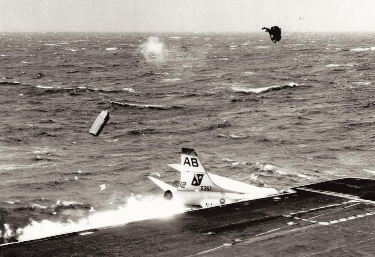Naam: Foto 139. Vought F-8 Crusader.jpg
Bekeken: 626
Grootte: 149,3 KB