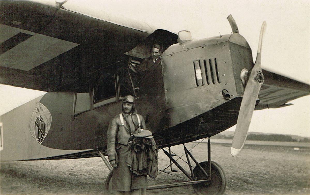 Naam: Kaart 427. H-NABM. Fokker F.III.jpg
Bekeken: 806
Grootte: 128,7 KB