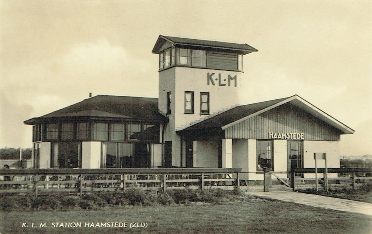 Naam: Kaart 428. Stationsgebouw Haamstede.jpg
Bekeken: 793
Grootte: 124,4 KB