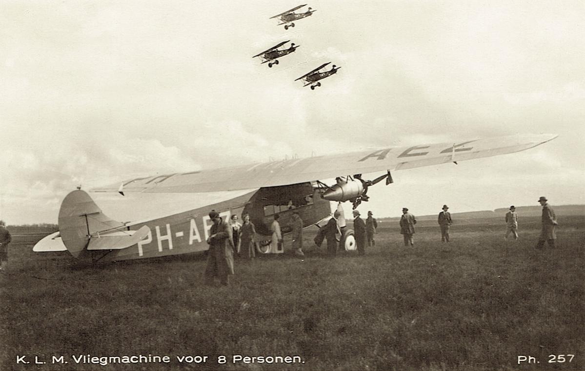 Naam: Kaart 443. PH-AEZ 'Zwaluw'. Fokker F.VIIb. Als kaart 64 nu met 3 bijgeplaatste vliegtuigen.jpg
Bekeken: 763
Grootte: 107,1 KB
