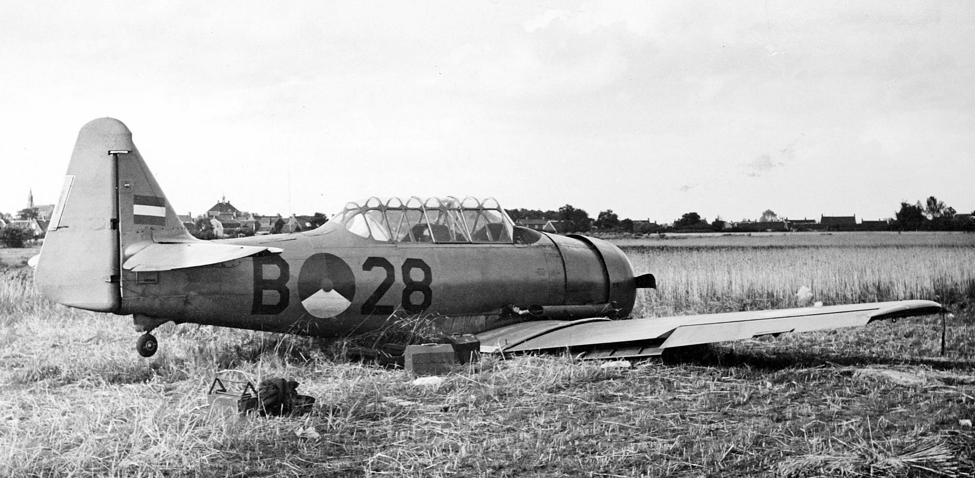 Naam: Harvard 28 down (2000x1397).jpg
Bekeken: 991
Grootte: 269,7 KB