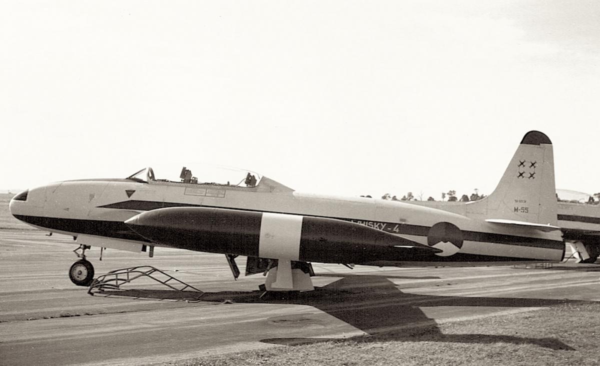 Naam: Foto 73. 'M-55'. Lockheed T-33 van Whisky-4.jpg
Bekeken: 1370
Grootte: 86,1 KB