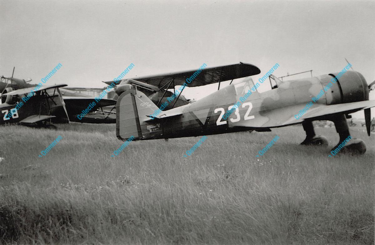 Naam: Scan 103. '332'. D.XXI Schiphol. 400, orig. water.jpg
Bekeken: 2729
Grootte: 110,7 KB