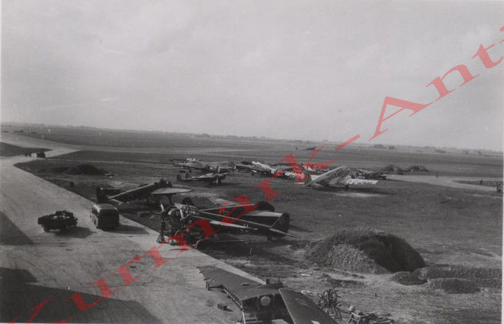 Naam: Schiphol v.a. dak BomVa hangar.JPG
Bekeken: 2738
Grootte: 52,2 KB