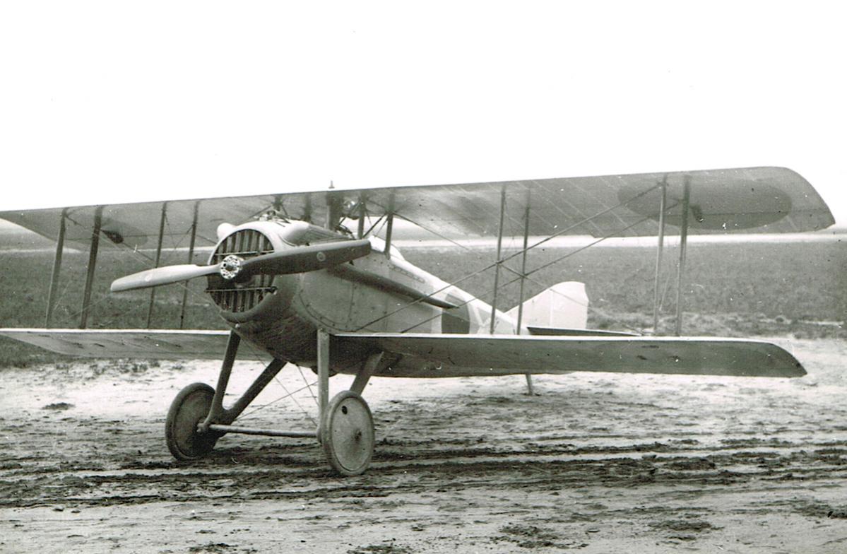 Naam: Foto 47. 'SPA210'. Geinterneerde Spad S-7 C-1 (reg.nr. 1832).jpg
Bekeken: 1273
Grootte: 117,7 KB