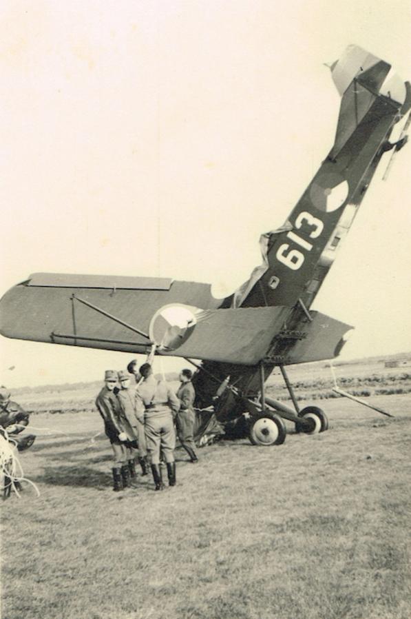 Naam: Foto 49. '613' op zijn neus door storm %22windkracht 9%22.jpg
Bekeken: 1325
Grootte: 61,8 KB