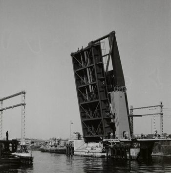 Naam: Brug wacht op Avenger.jpg
Bekeken: 1718
Grootte: 31,0 KB