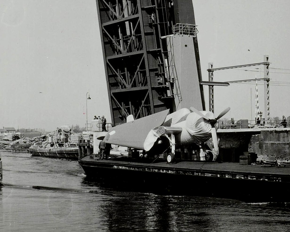 Naam: Avenger door Alkmaar 2.jpg
Bekeken: 1763
Grootte: 198,5 KB