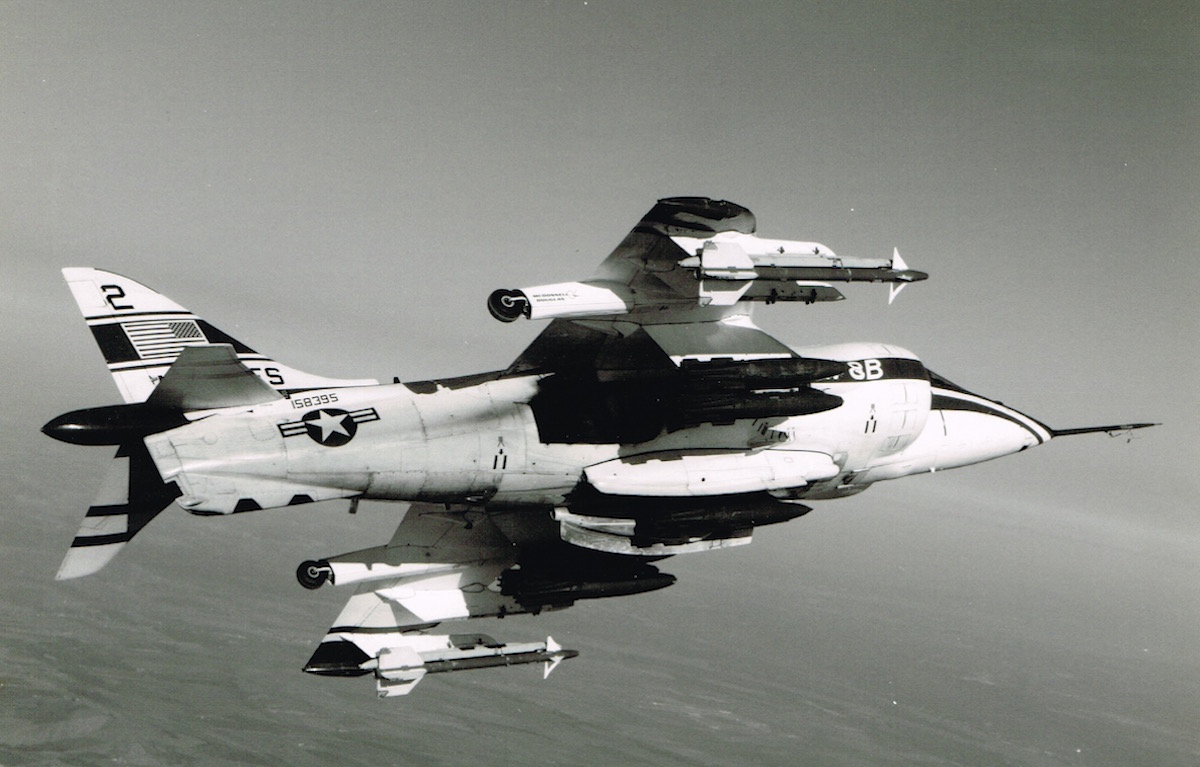 Naam: Foto 296. McDonnell Douglas AV-8B, 200.jpeg
Bekeken: 935
Grootte: 198,2 KB