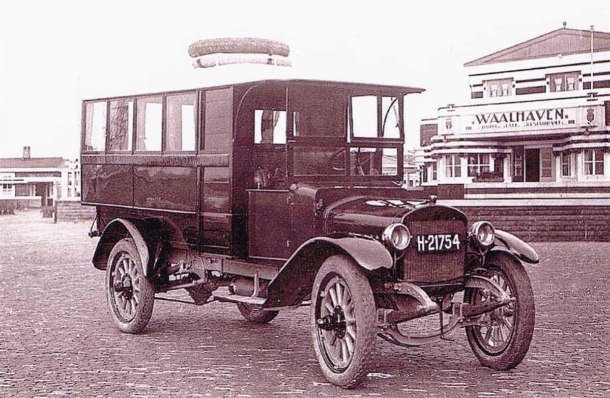 Naam: Foto 91. KLM busje Waalhaven 1 kopie.jpg
Bekeken: 2682
Grootte: 195,4 KB