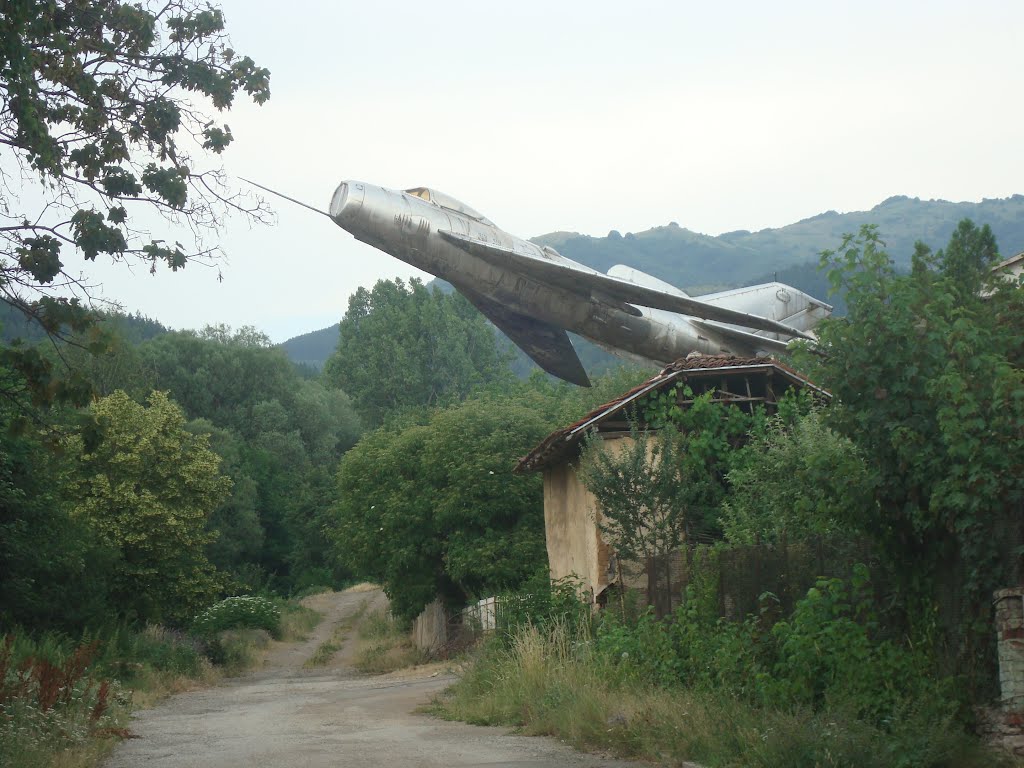 Naam: Mig 19S , Buhovo.jpg
Bekeken: 457
Grootte: 132,7 KB