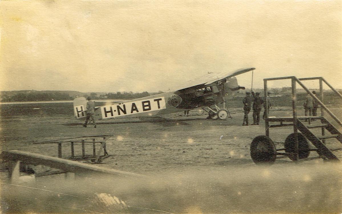 Naam: Foto 95. 'H-NABT'. Fokker F.III, 600 kopie.jpg
Bekeken: 1214
Grootte: 119,5 KB
