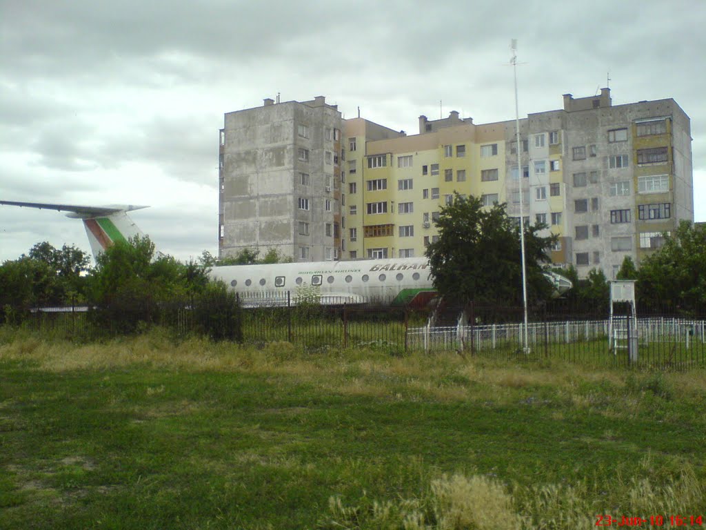 Naam: Tu 134 - Silistra..jpg
Bekeken: 415
Grootte: 101,6 KB