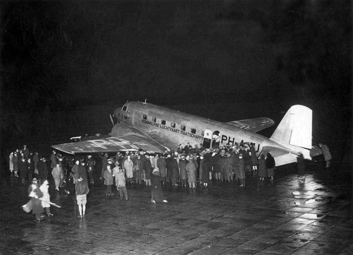 Naam: uiver 19 december 1934.jpg
Bekeken: 1518
Grootte: 109,8 KB