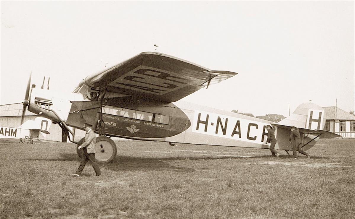 Naam: Foto 96. 'H-NACR' ('H-N FOKKER'). Fokker F.VII. - 300 kopie.jpg
Bekeken: 1467
Grootte: 116,1 KB