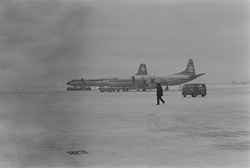 Naam: a9  Winter '67, Electra an Transvalair CL44.jpg
Bekeken: 1946
Grootte: 121,6 KB