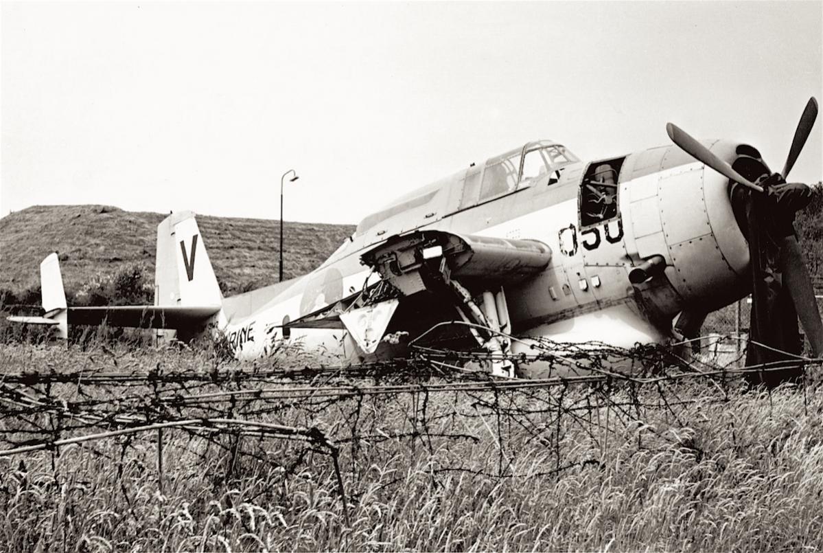 Naam: '050'. Grumman TBM-3W2 Avenger. Werd in 1966 voor de sloop verkocht, orig. 400 kopie.jpg
Bekeken: 1952
Grootte: 175,7 KB