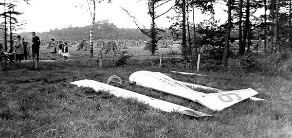 Naam: 260, 1960, buitenlanding onvoorzien.jpg
Bekeken: 1253
Grootte: 112,8 KB