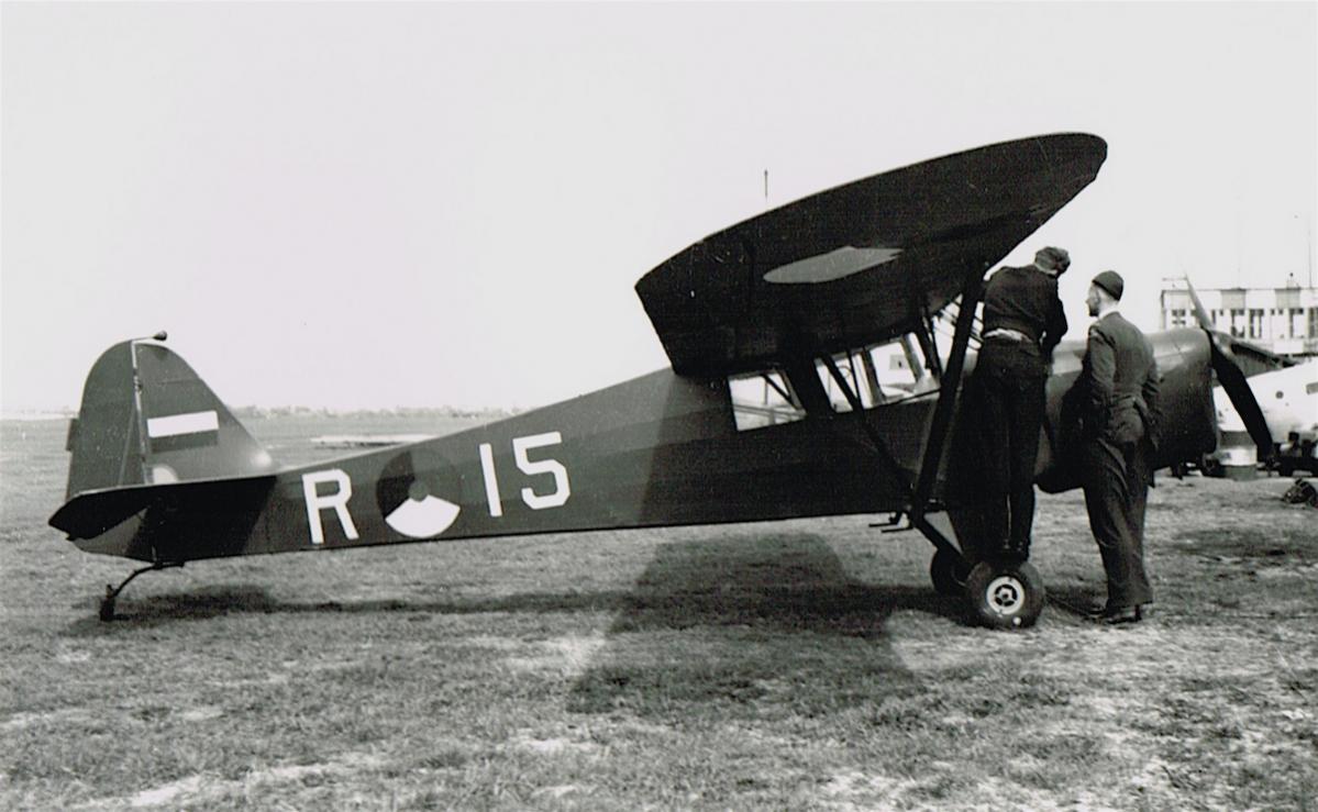 Naam: Foto 86. 'R-15'. Auster Mk.III, kopie.jpg
Bekeken: 1674
Grootte: 99,8 KB