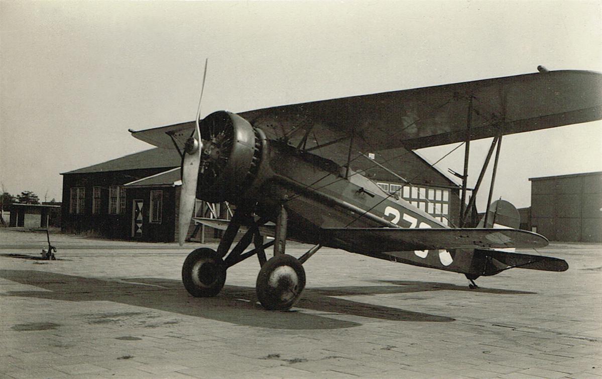 Naam: Foto 65. '27?'. Fokker D-XVI, gecorr kopie.jpg
Bekeken: 1172
Grootte: 119,3 KB
