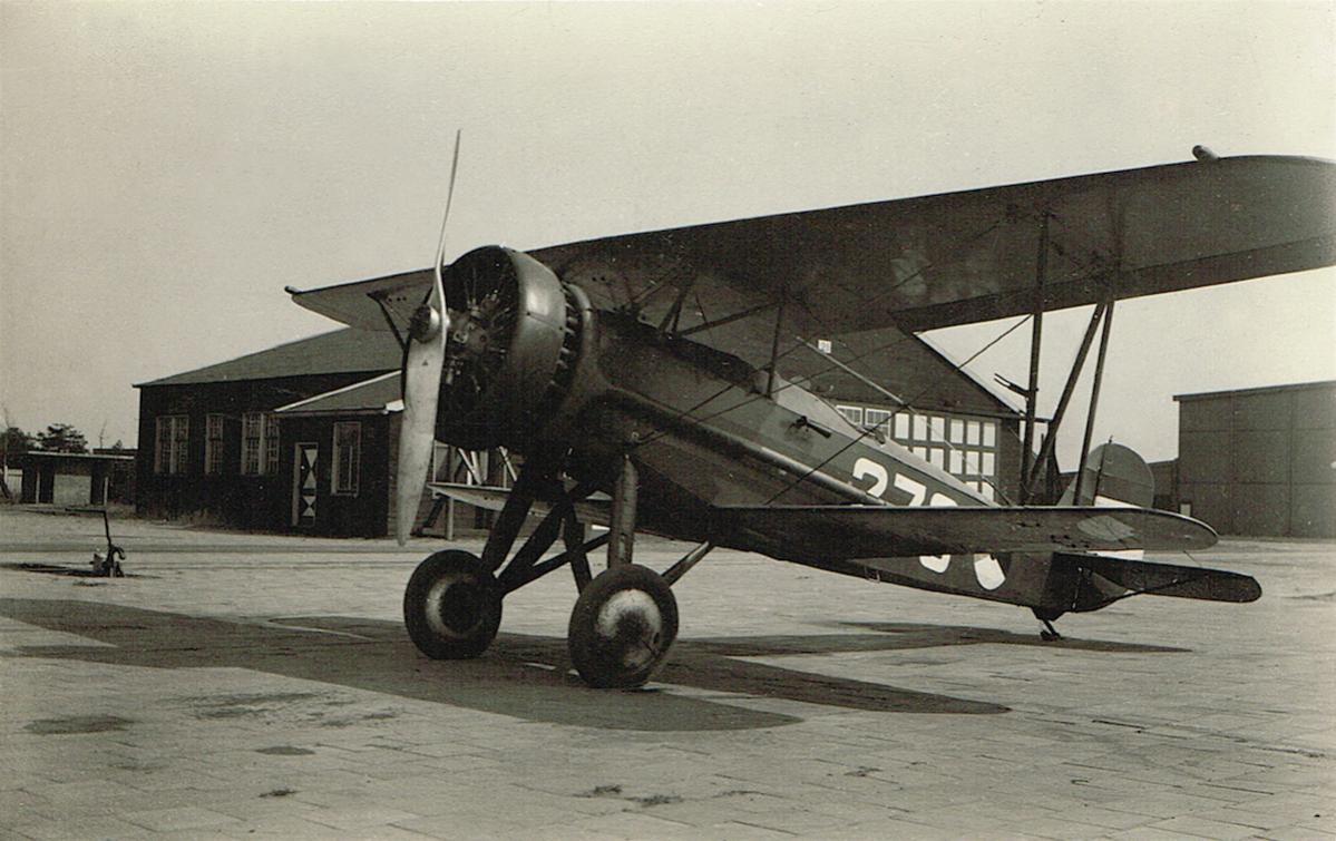 Naam: Foto 65. '27?'. Fokker D-XVI, gecorr kopie.jpg
Bekeken: 1000
Grootte: 119,3 KB