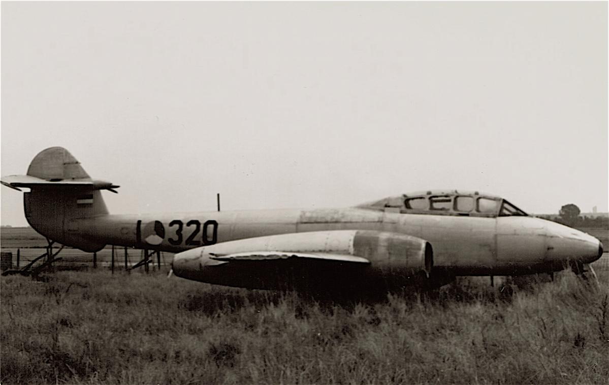Naam: Foto 89. 'I-320'. Meteor T.Mk.7, kopie.jpg
Bekeken: 1572
Grootte: 77,5 KB