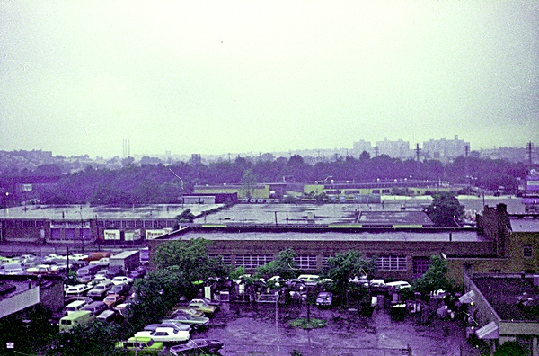 Naam: c51  NYC Panam Motor Inn, Room with a view  1988.jpg
Bekeken: 1006
Grootte: 142,8 KB