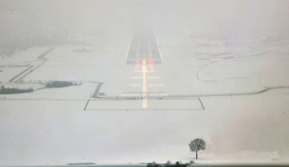 Naam: c56  NLM Eerste vroege landing van de dag in een witte wereld  1970.jpg
Bekeken: 1026
Grootte: 106,0 KB