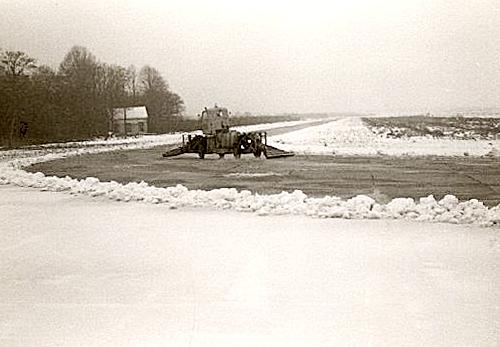 Naam: c63  Dotjimas sneeuwblazer  1970.jpg
Bekeken: 1023
Grootte: 25,8 KB