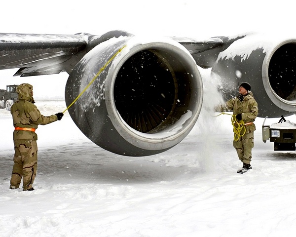 Naam: c72  De icing the USAF way.JPG
Bekeken: 518
Grootte: 107,8 KB