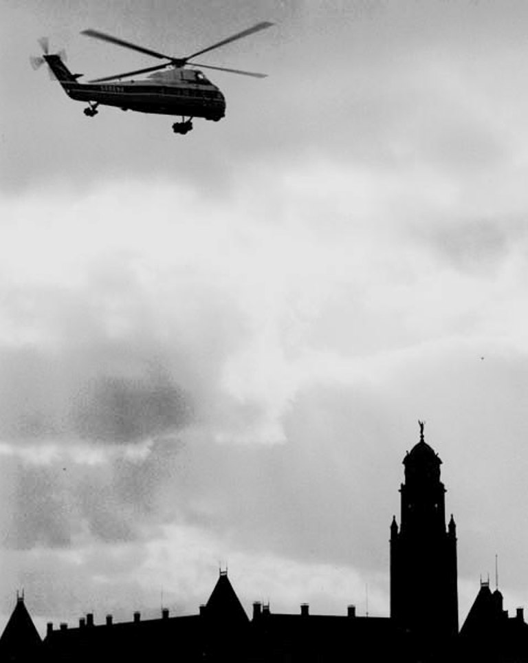 Naam: Heliport met Rotterdams stadhuis K.jpg
Bekeken: 937
Grootte: 61,3 KB