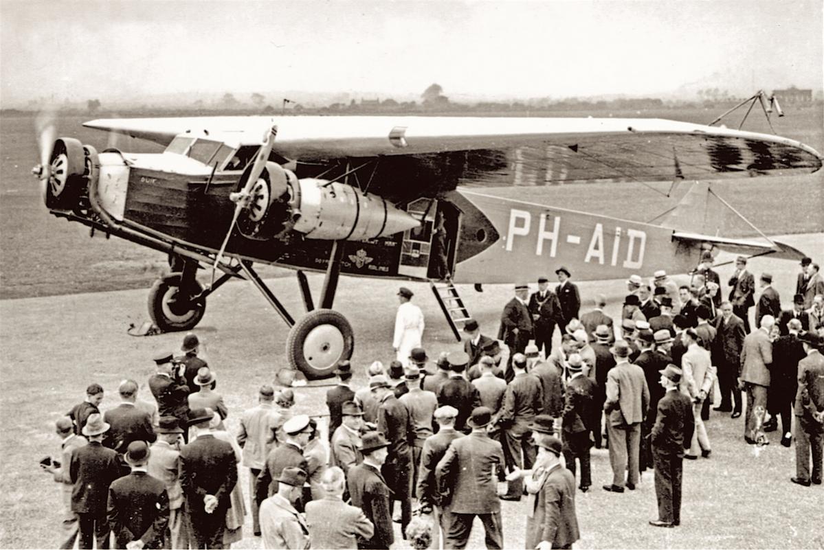 Naam: Foto 106. PH-AID 'Duif'. Fokker F.XII, kopie.jpg
Bekeken: 1455
Grootte: 154,8 KB
