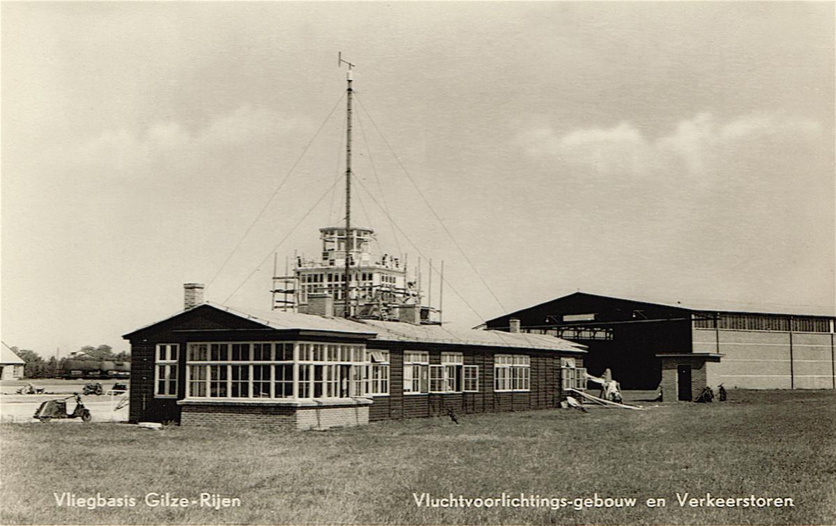 Naam: Kaart 519. Vliegbasis Gilze-Rijen. Vluchtvoorlichtings-gebouw en Verkeerstoren, kopie. 300.jpg
Bekeken: 1294
Grootte: 120,9 KB