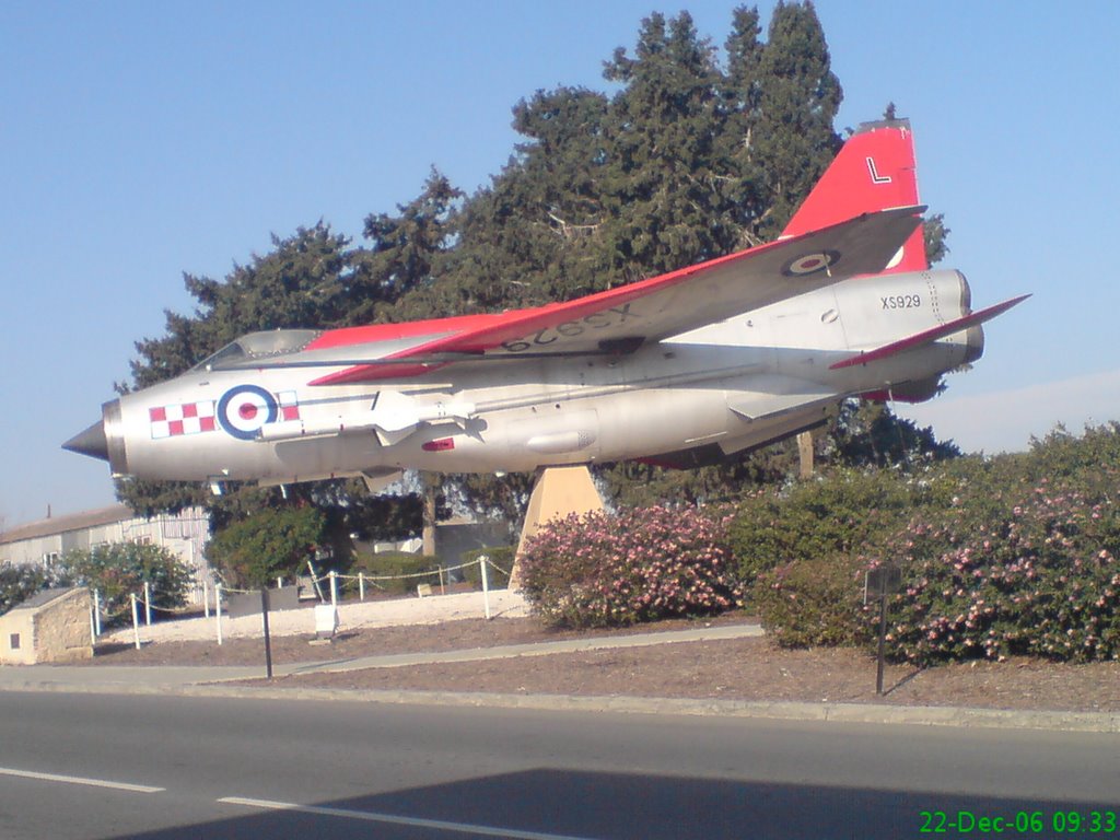 Naam: BAC Lightning F1, Akrotiri.jpg
Bekeken: 689
Grootte: 137,4 KB