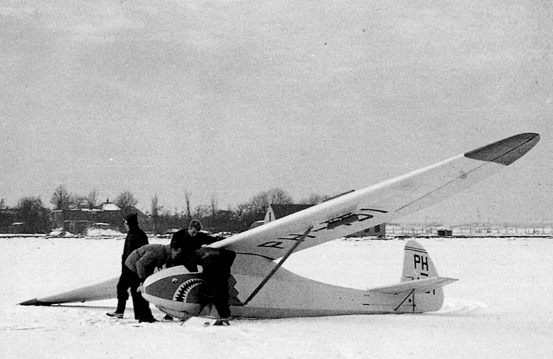 Naam: c130  Winter ZCH  De Kooy  '57.jpg
Bekeken: 838
Grootte: 200,6 KB