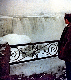 Naam: c139  Niagara frozen, '79.jpg
Bekeken: 565
Grootte: 76,5 KB