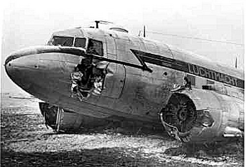 Naam: c147   C47 X1  LSK  icing  6 feb 1953, MVKV  Watersnood crash.jpg
Bekeken: 601
Grootte: 41,9 KB