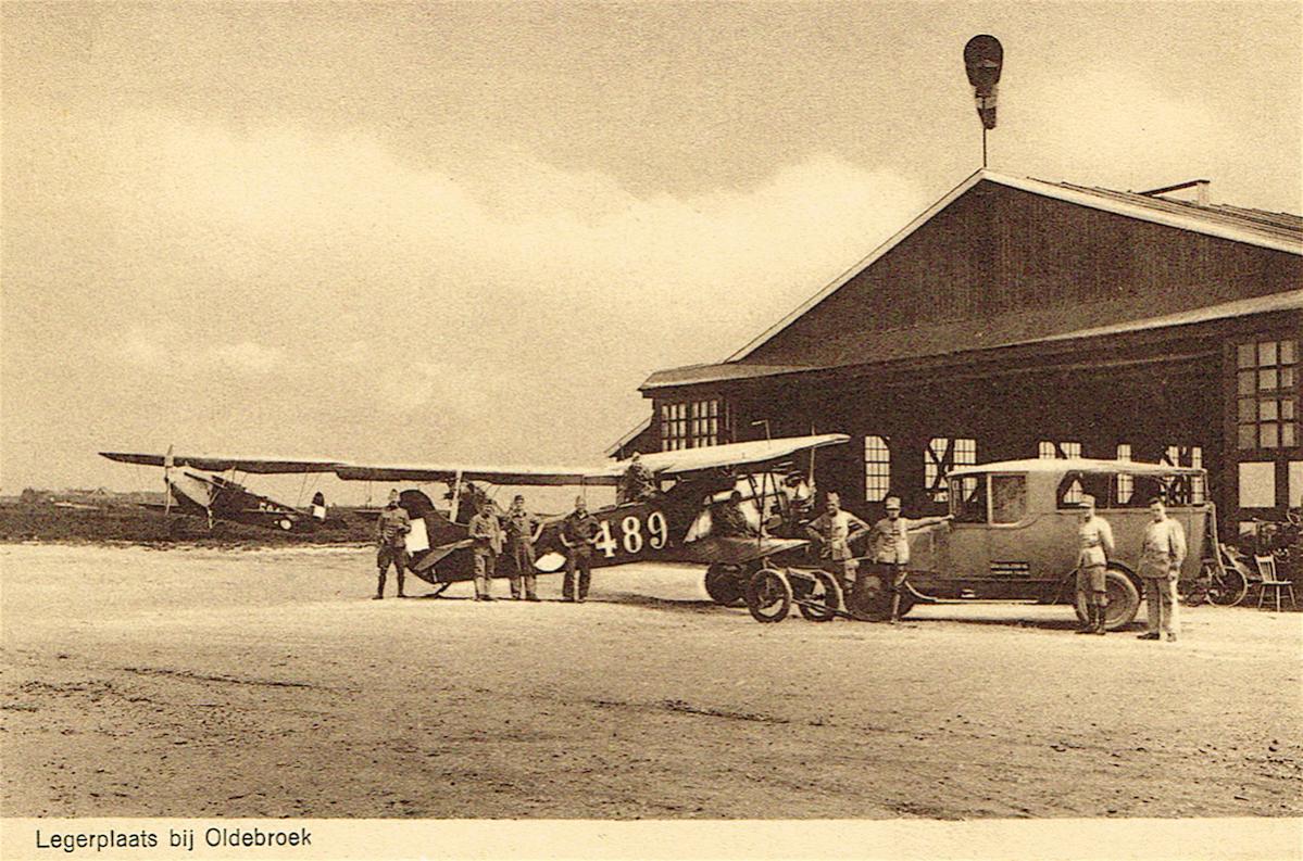 Naam: Kaart 521. Legerplaats bij Oldebroek (Soesterberg afgebeeld), C.IA '489' met Lynx motor. kopie.jpg
Bekeken: 1213
Grootte: 179,8 KB