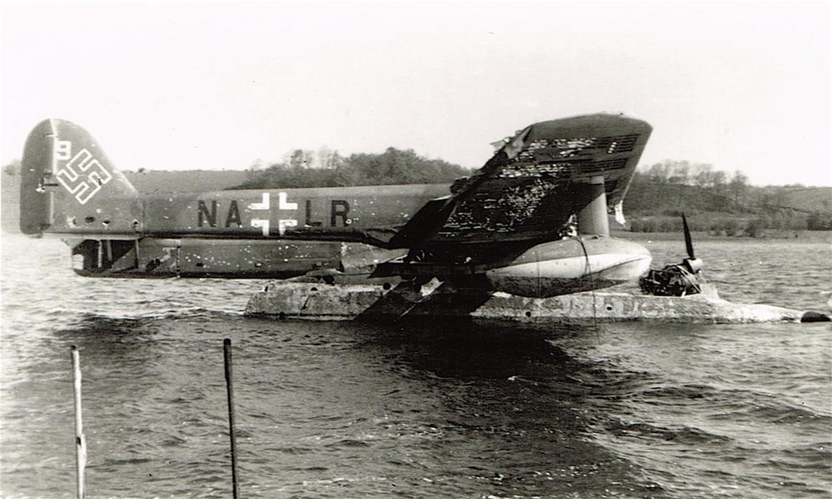 Naam: Foto 320. NA+LR. Bv-138 A1, kopie.jpg
Bekeken: 933
Grootte: 120,6 KB