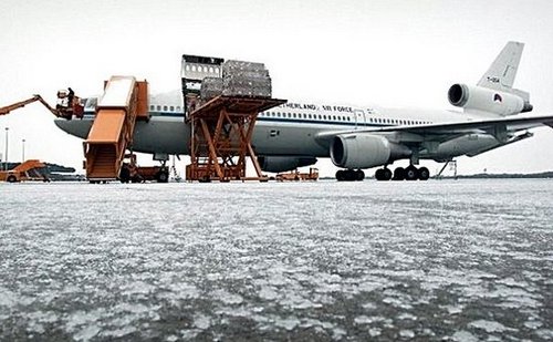 Naam: c170   Ruiten poetsen en op naar Kabul.jpg
Bekeken: 661
Grootte: 45,3 KB